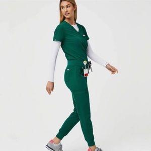 FIGS Set Hunter Green, Small Caterina top, PETITE Medium Zamora Joggers